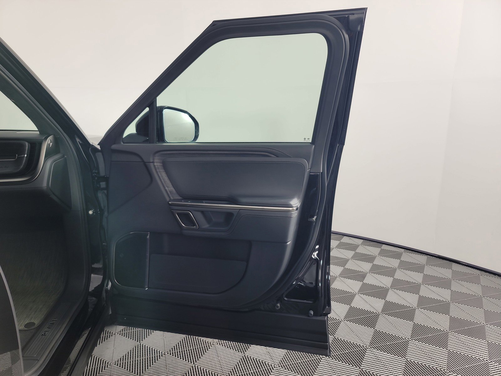 Used 2024 Rivian R1S Adventure image 18