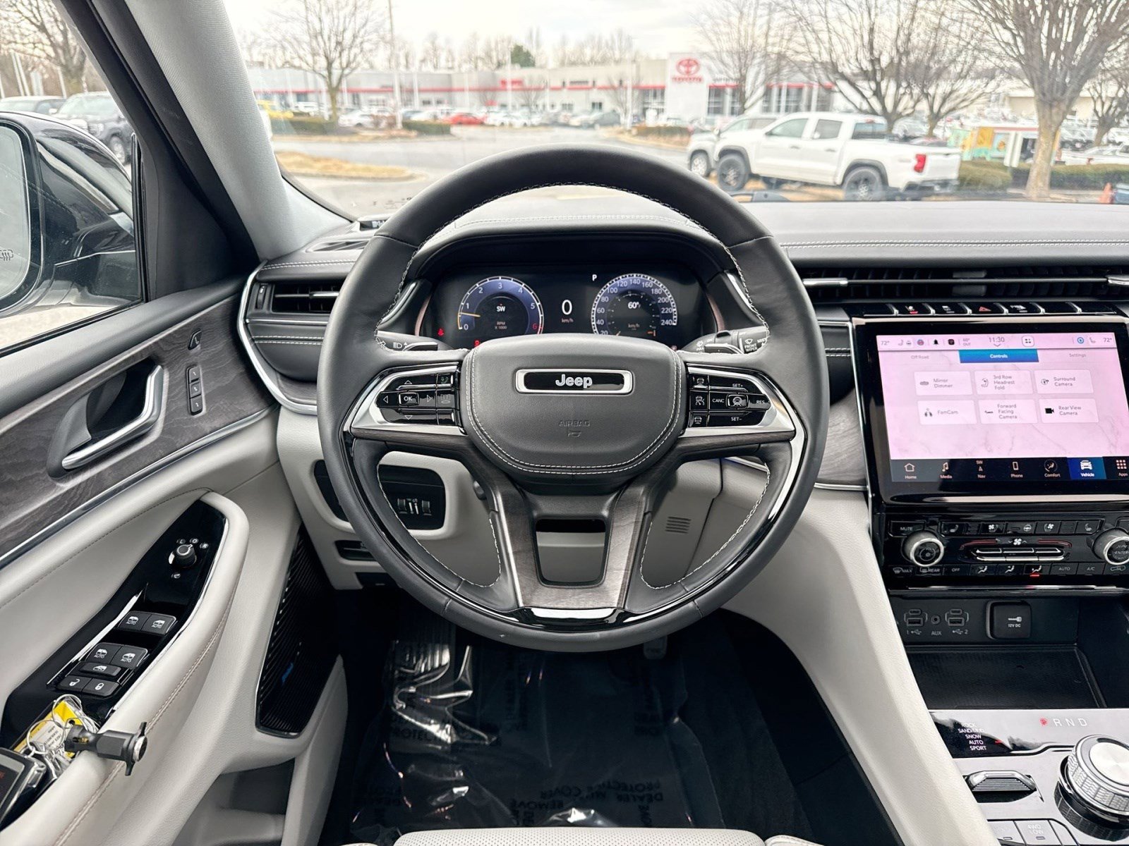 Used 2023 Jeep Grand Cherokee L Overland w/ Advanced Protech Group III image 16