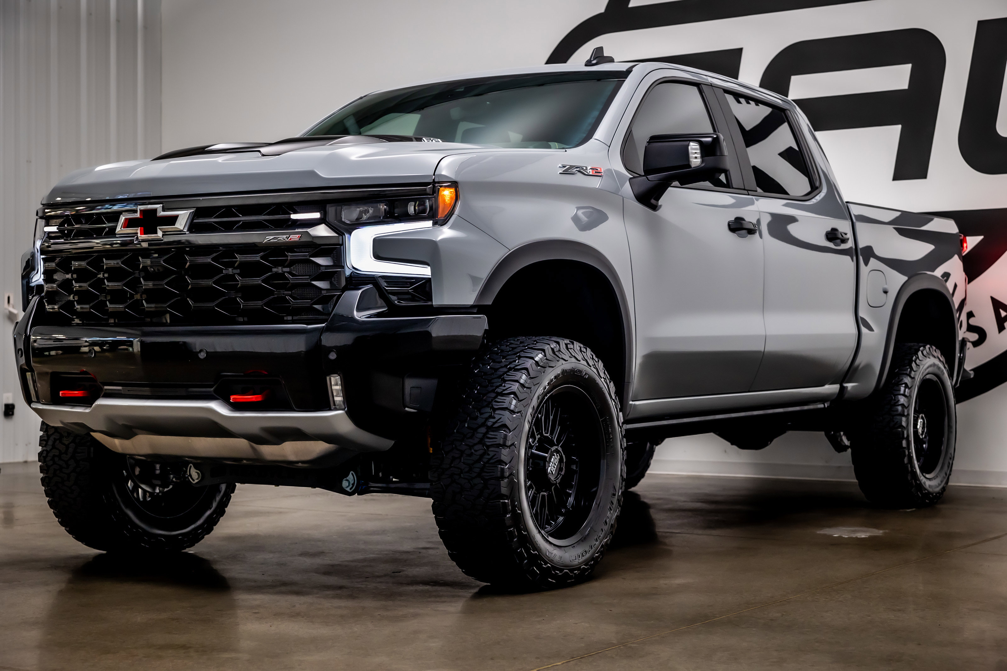 Used 2025 Chevrolet Silverado 1500 ZR2 w/ Technology Package image 30