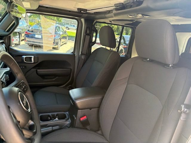 Used 2023 Jeep Wrangler Unlimited AWD/4WD image 13