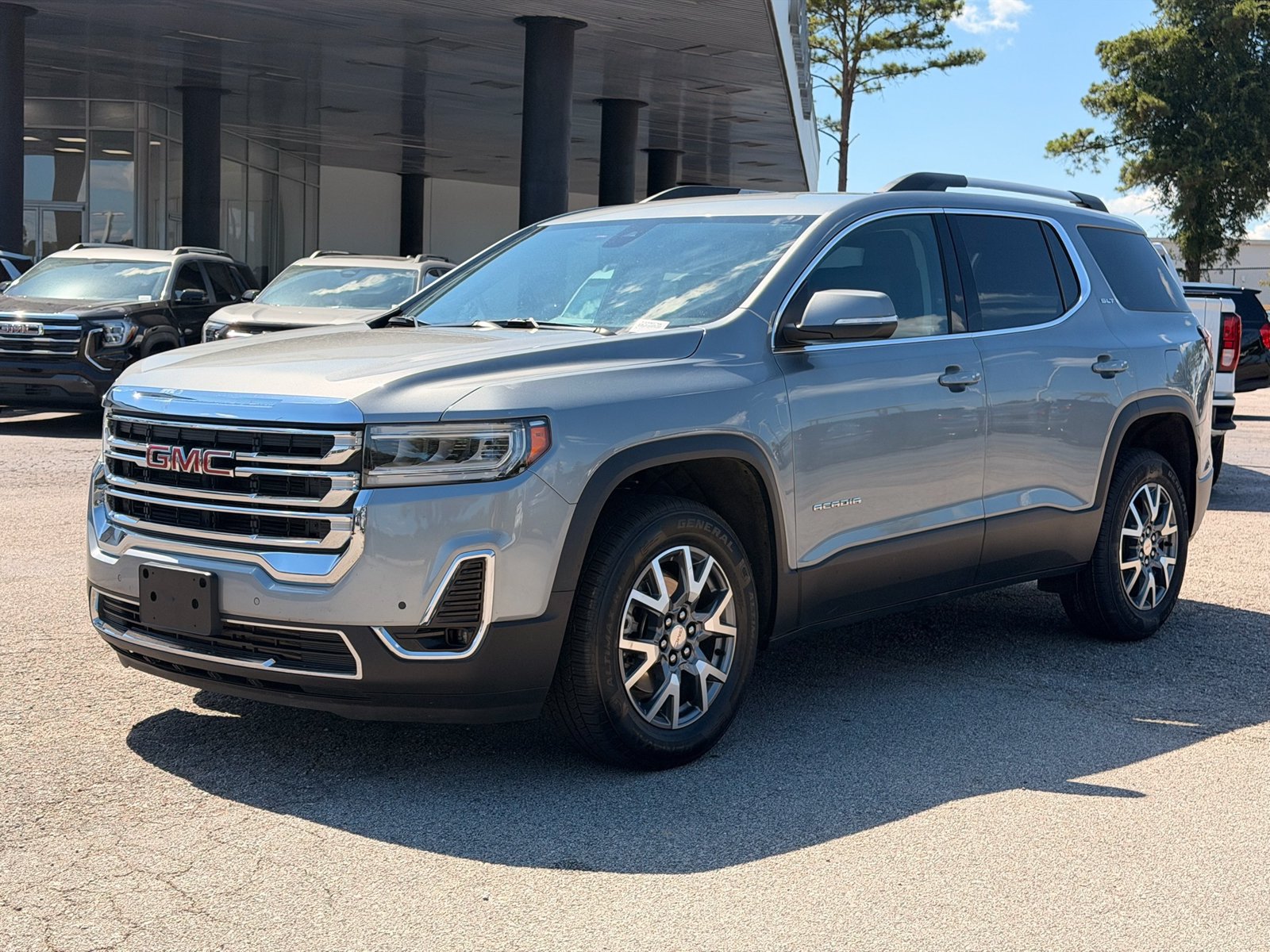 Used 2023 GMC Acadia SLT FWD image 7