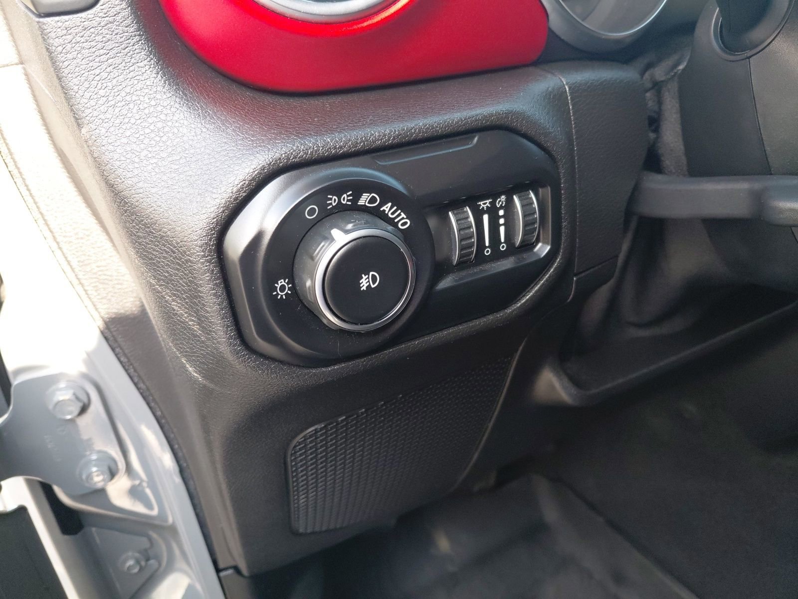 Used 2020 Jeep Wrangler Unlimited Rubicon w/ Dual Top Group AWD/4WD image 18