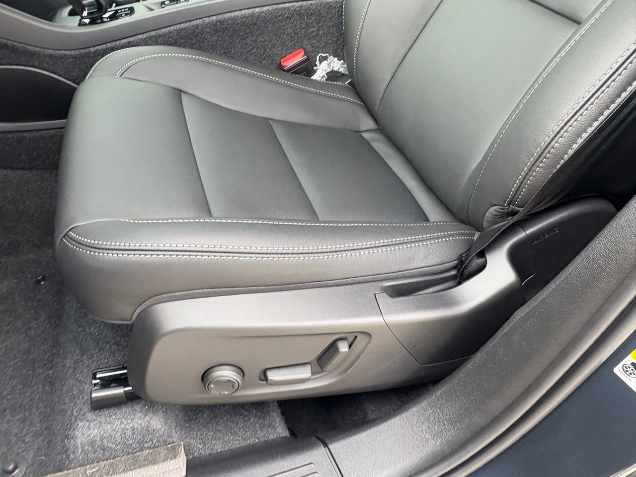 New 2026 Volvo XC40 B5 Core w/ Climate Package image 20