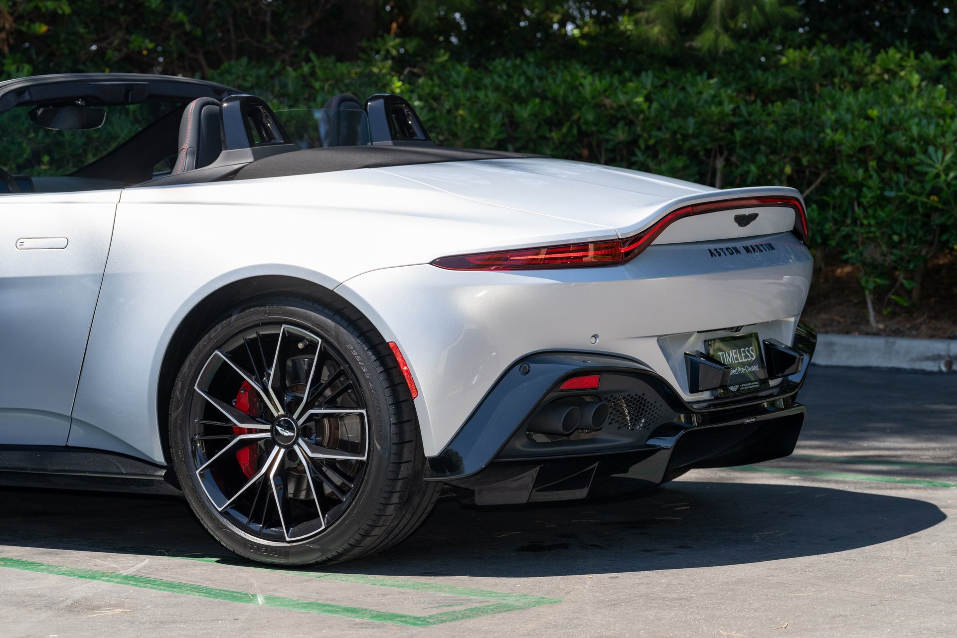 Used 2023 Aston Martin V8 Vantage Roadster image 12