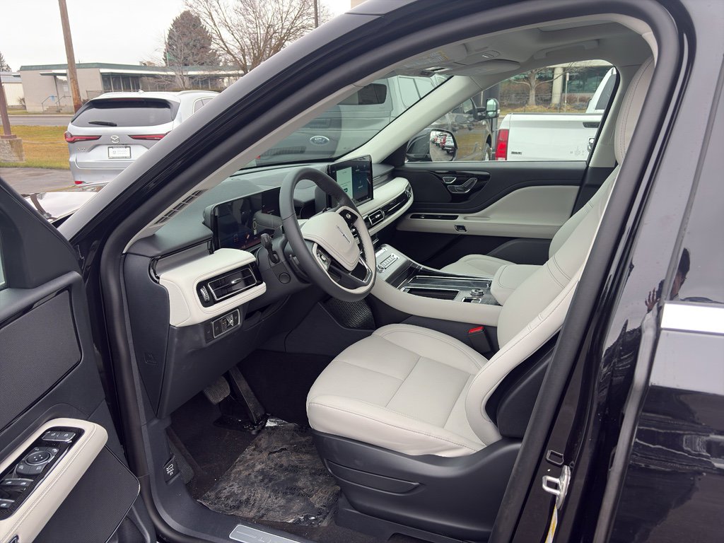 New 2026 Lincoln Aviator Premiere image 7