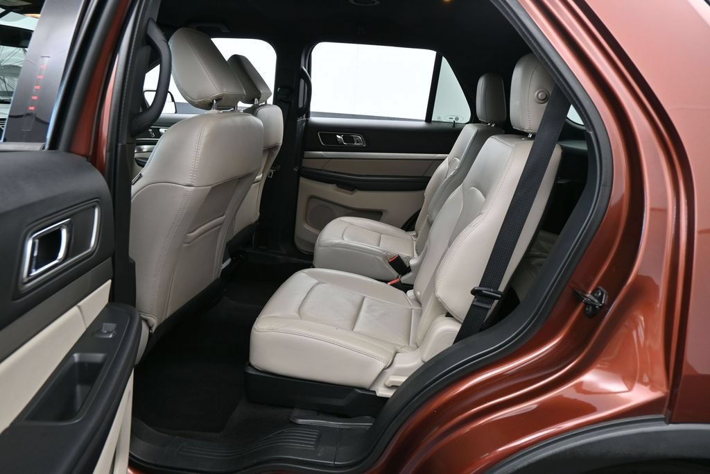 Used 2018 Ford Explorer XLT w/ Equipment Group 202A FWD image 28