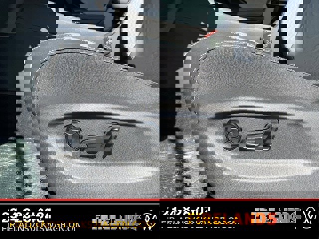 New 2025 Volkswagen Tiguan SE image 27