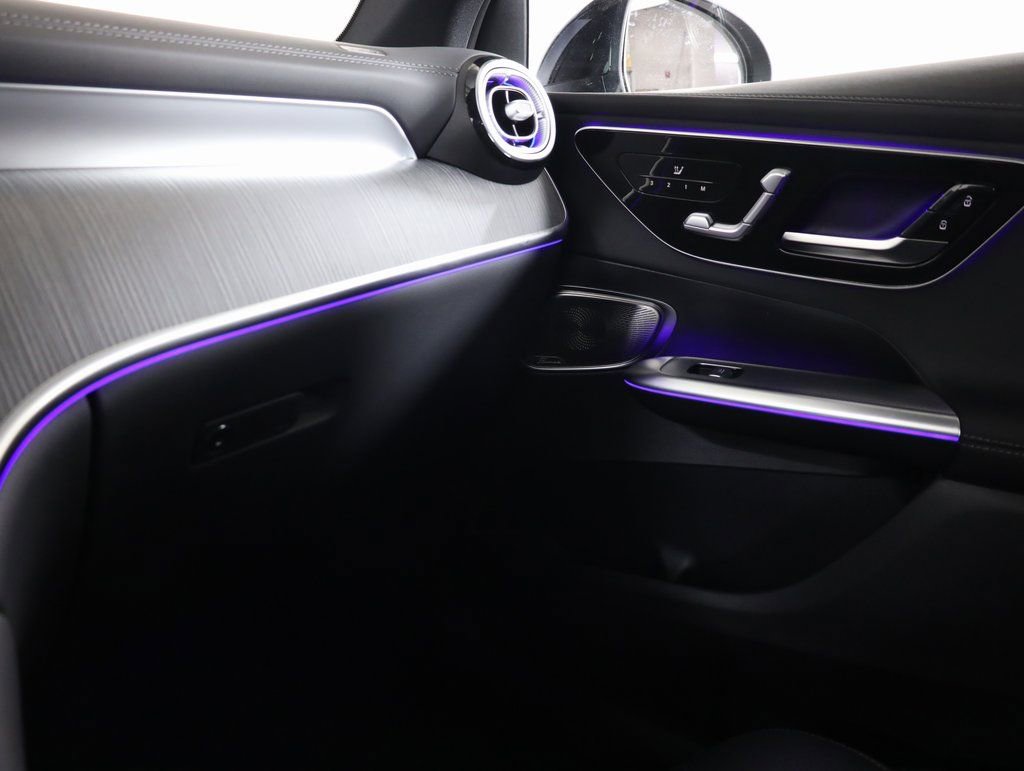 Used 2026 Mercedes-Benz GLC 300 4MATIC image 31