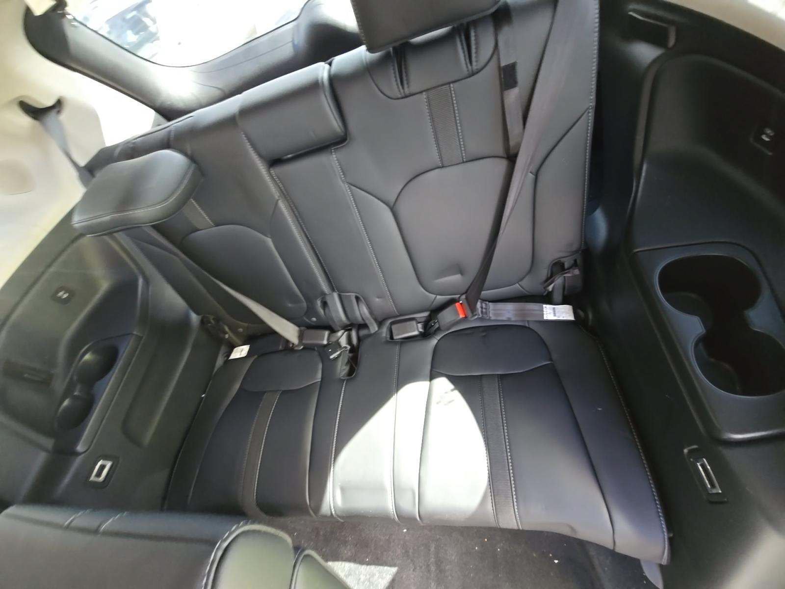 Used 2025 Honda Pilot Touring image 13