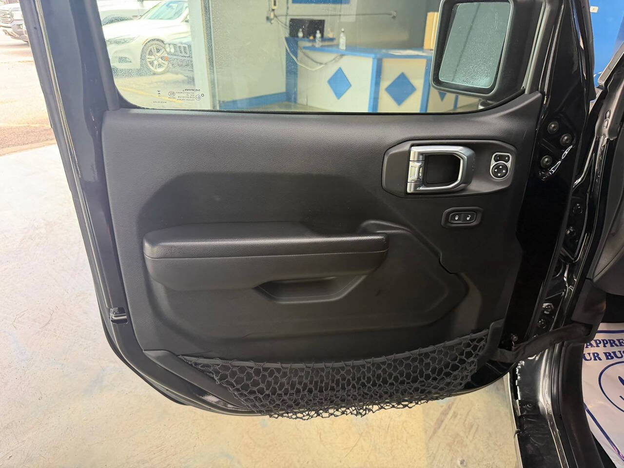 Used 2020 Jeep Gladiator Sport w/ Technology Group AWD/4WD image 15