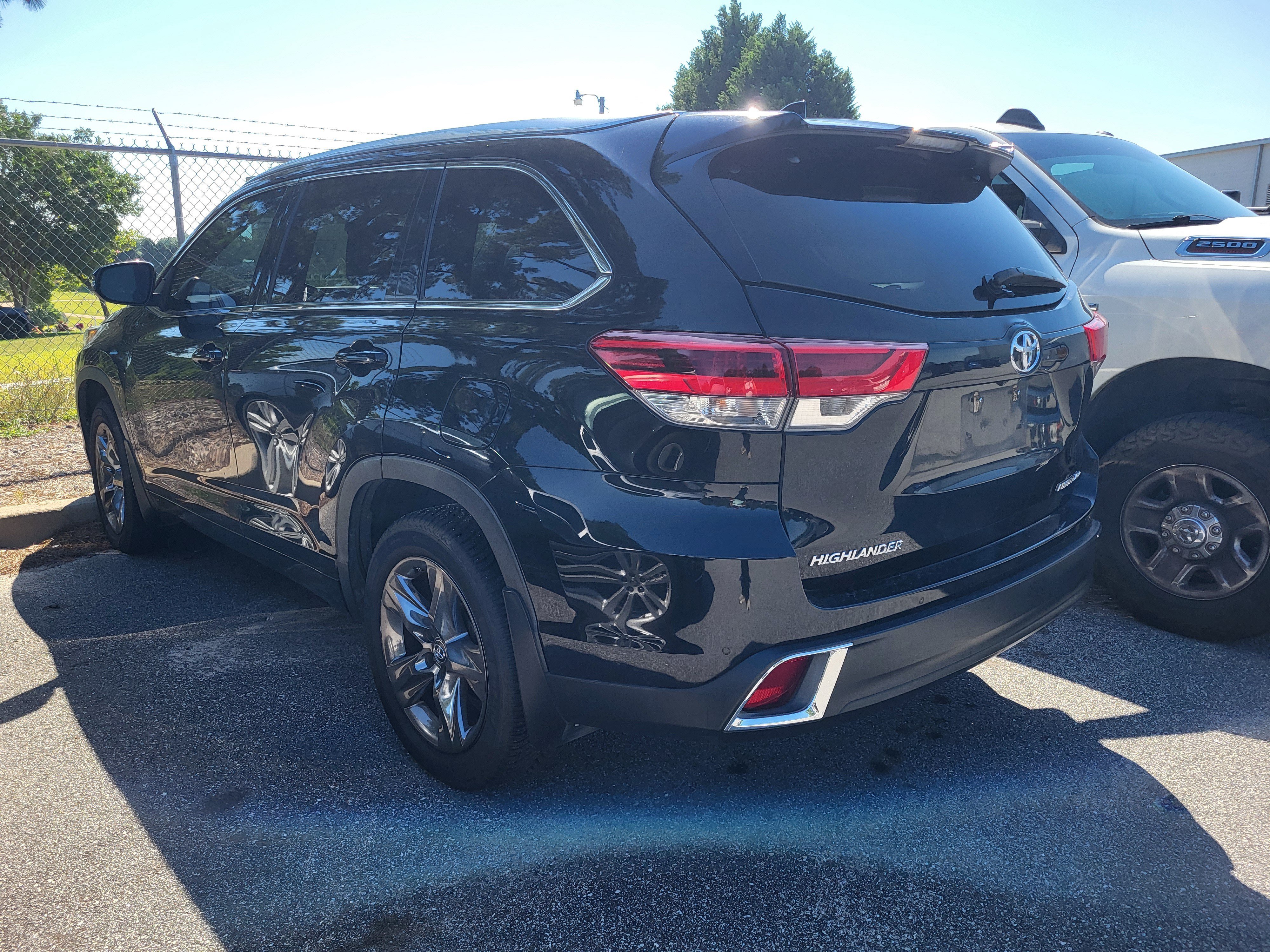 Used 2017 Toyota Highlander Limited Platinum AWD/4WD image 6