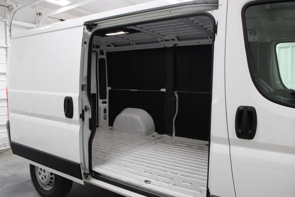 Used 2025 RAM ProMaster 2500 w/ Convenience Group FWD image 28