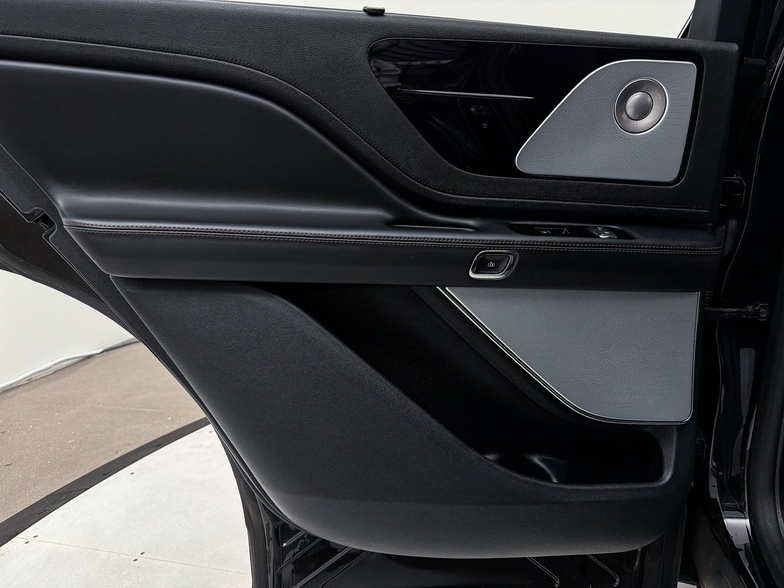 Used 2021 Lincoln Aviator Grand Touring w/ Equipment Group 301A image 29