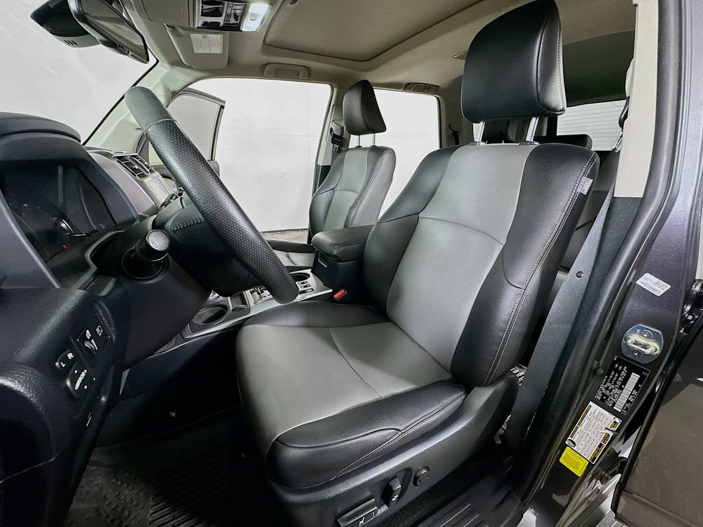 Used 2023 Toyota 4Runner SR5 Premium w/ Moonroof Package AWD/4WD image 15