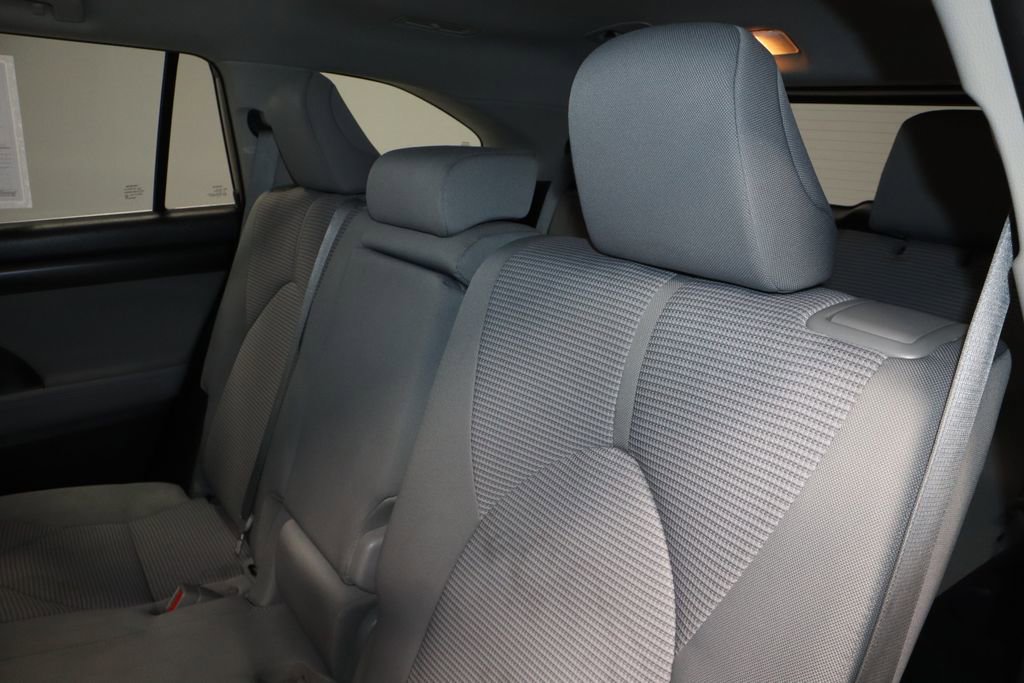 Used 2021 Toyota Highlander LE image 21