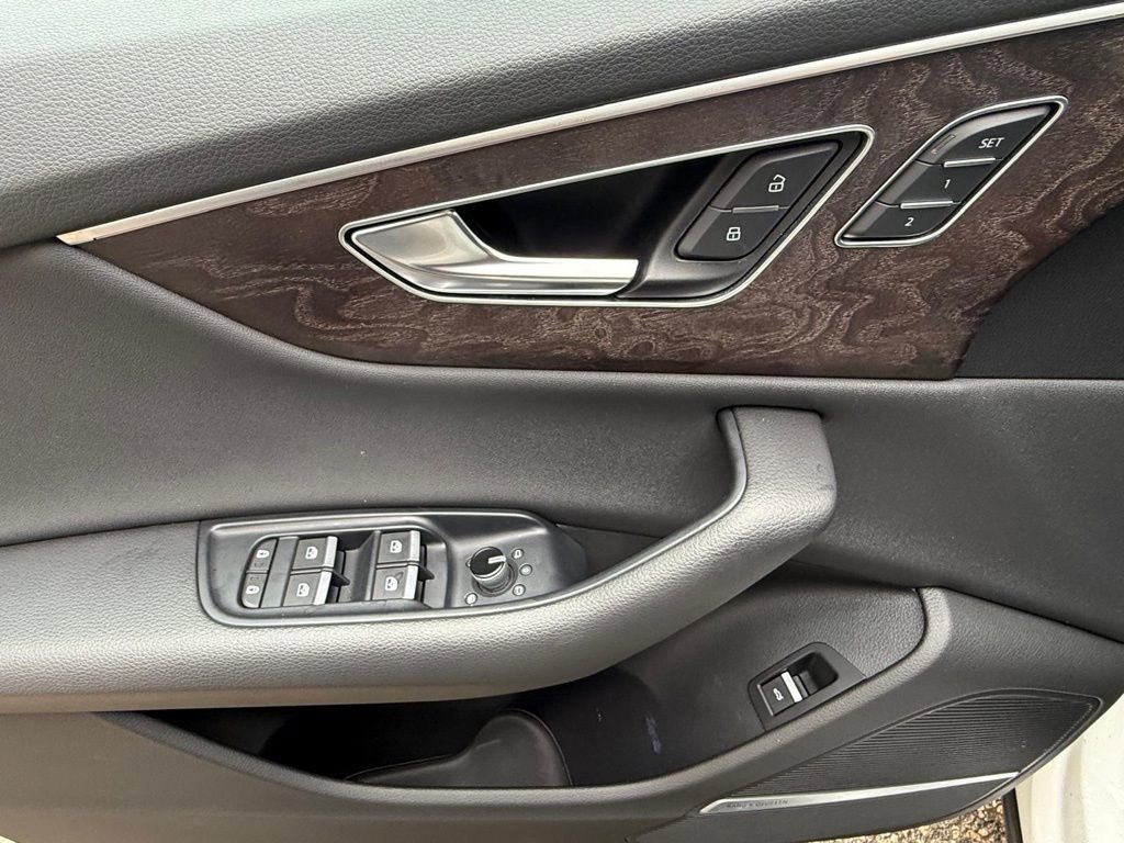 Used 2022 Audi Q8 Premium Plus w/ Premium Plus Package image 12