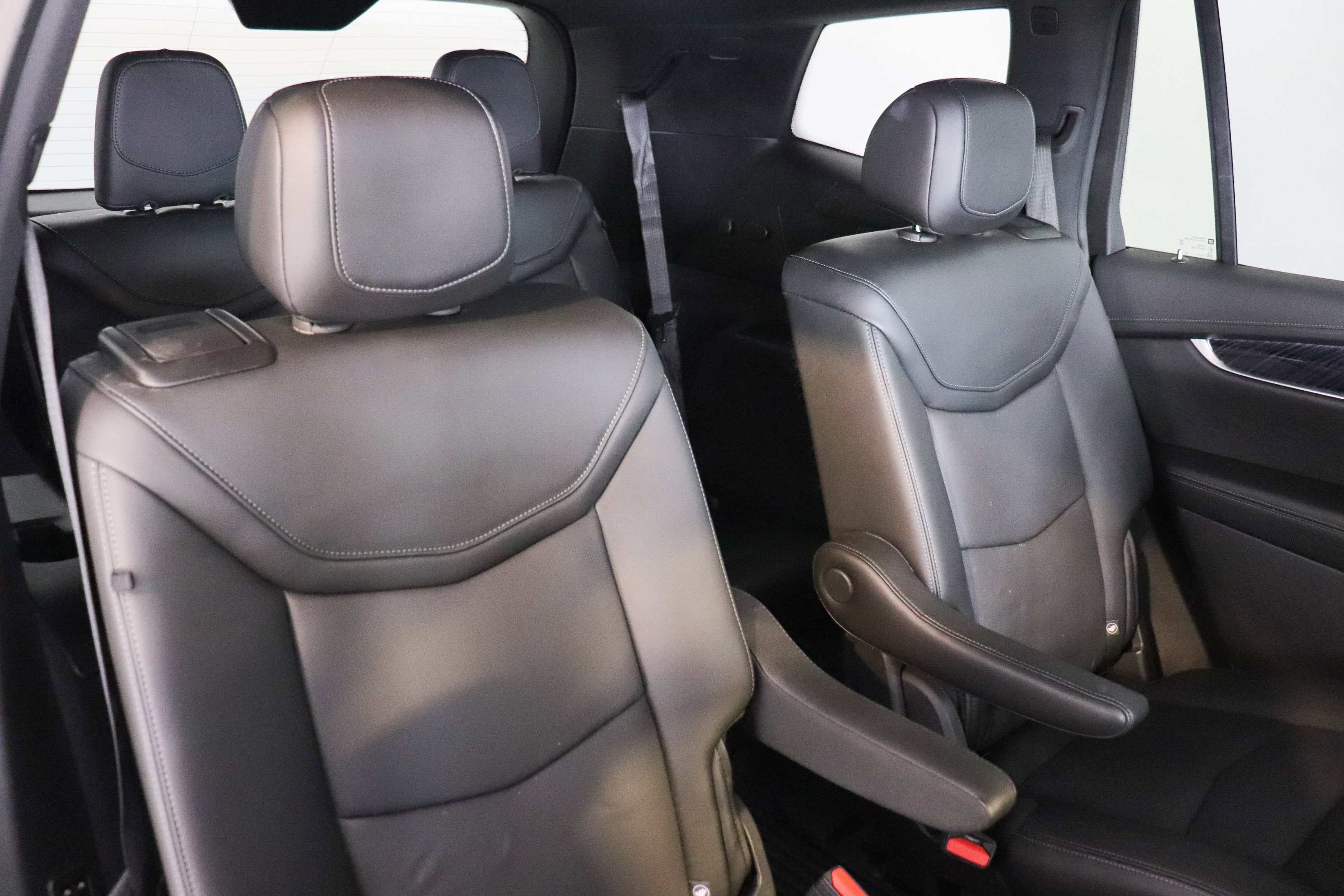 Used 2023 Cadillac XT6 Premium Luxury w/ LPO, Floor Liner Package AWD/4WD image 23