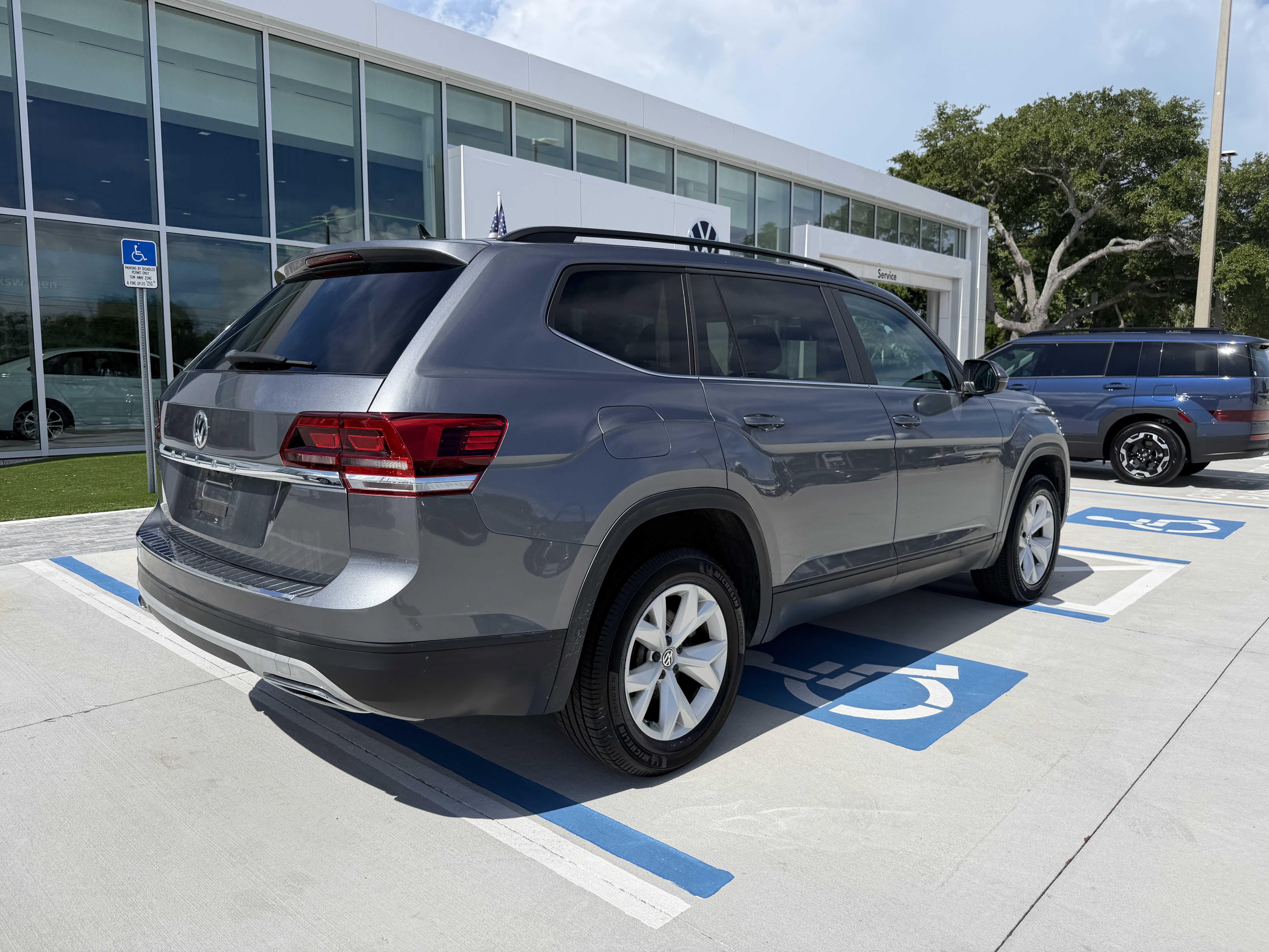 Used 2020 Volkswagen Atlas S FWD image 3