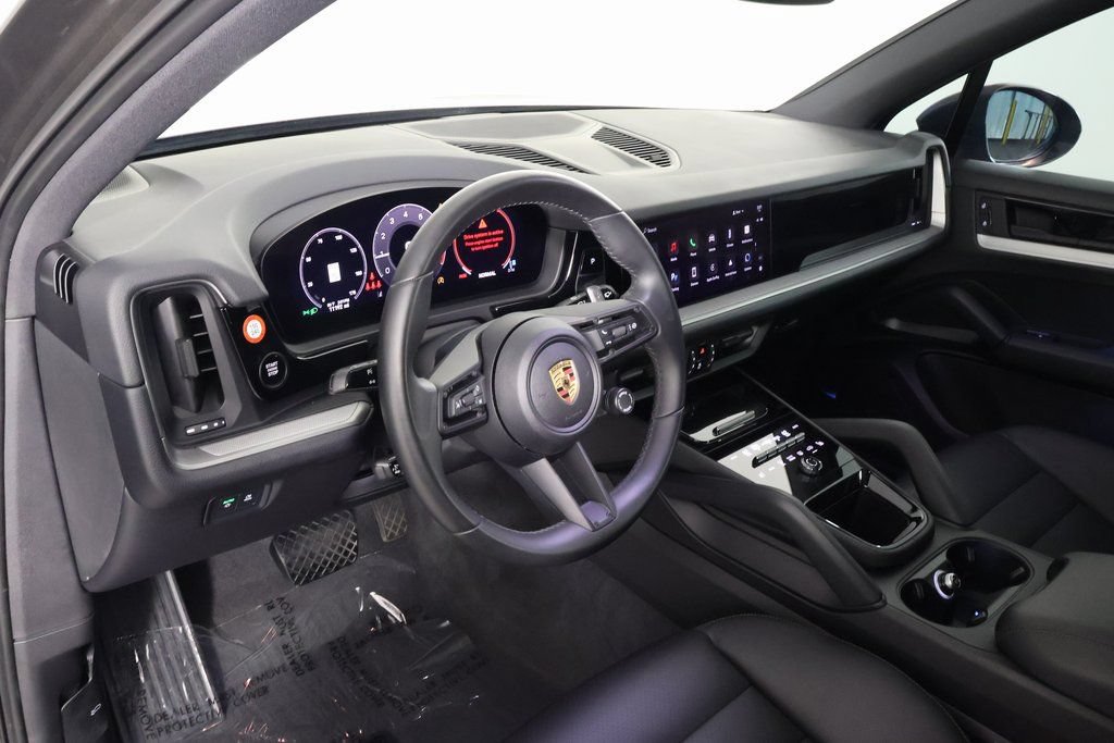 Used 2025 Porsche Cayenne AWD/4WD image 7