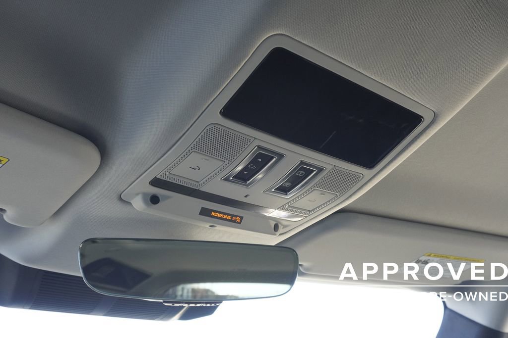 Used 2025 Land Rover Defender 110 S image 16