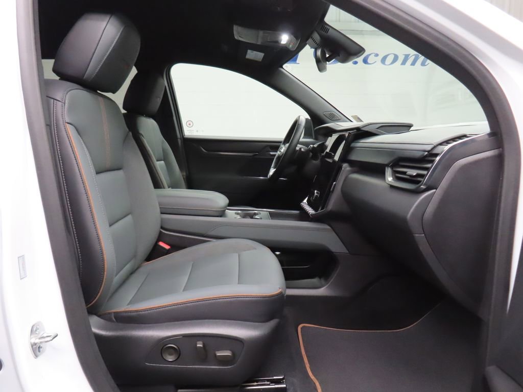 Used 2024 GMC Acadia AT4 w/ Luxury Package image 32