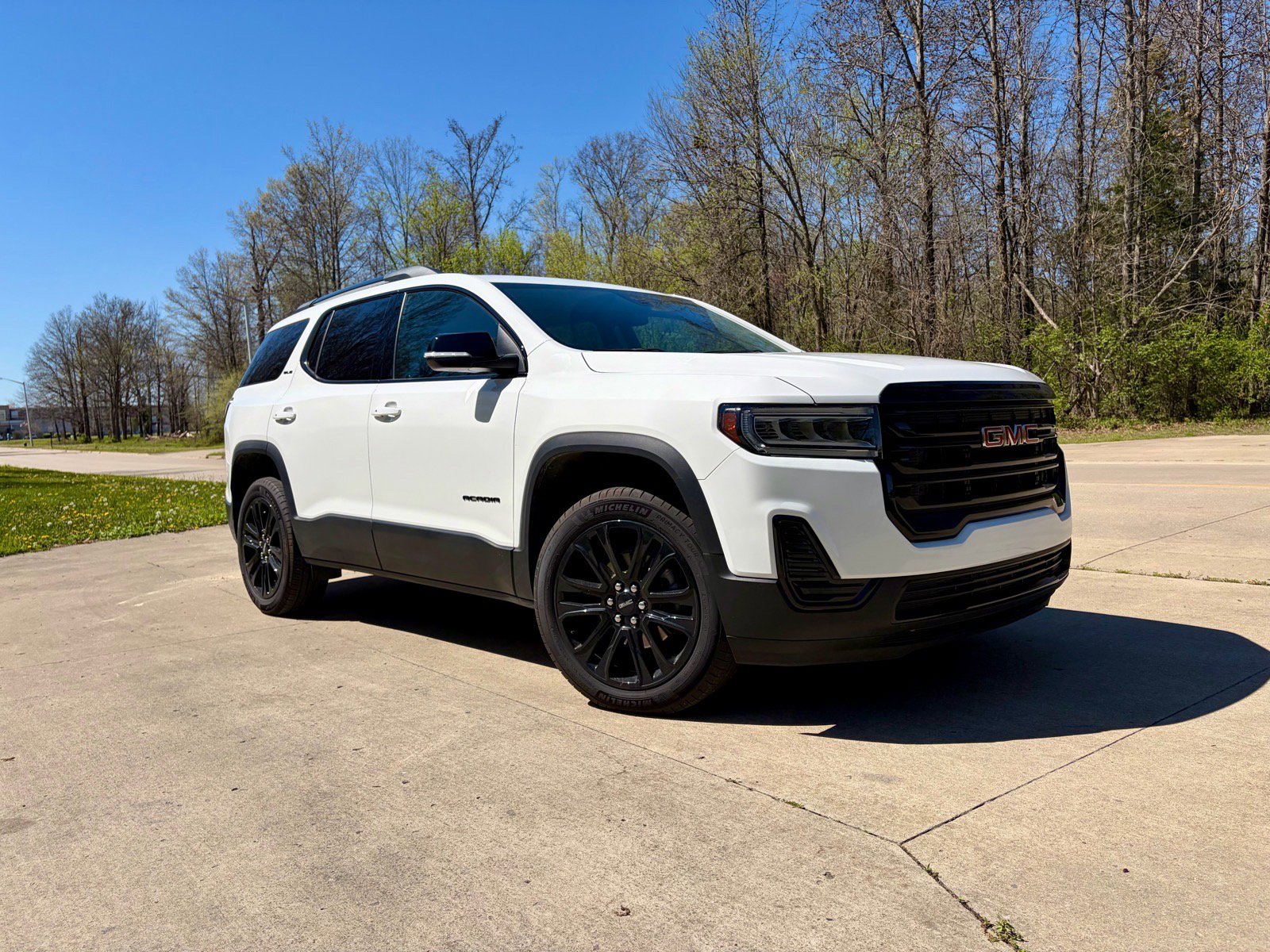 Used 2023 GMC Acadia SLE w/ Driver Convenience Package FWD image 1