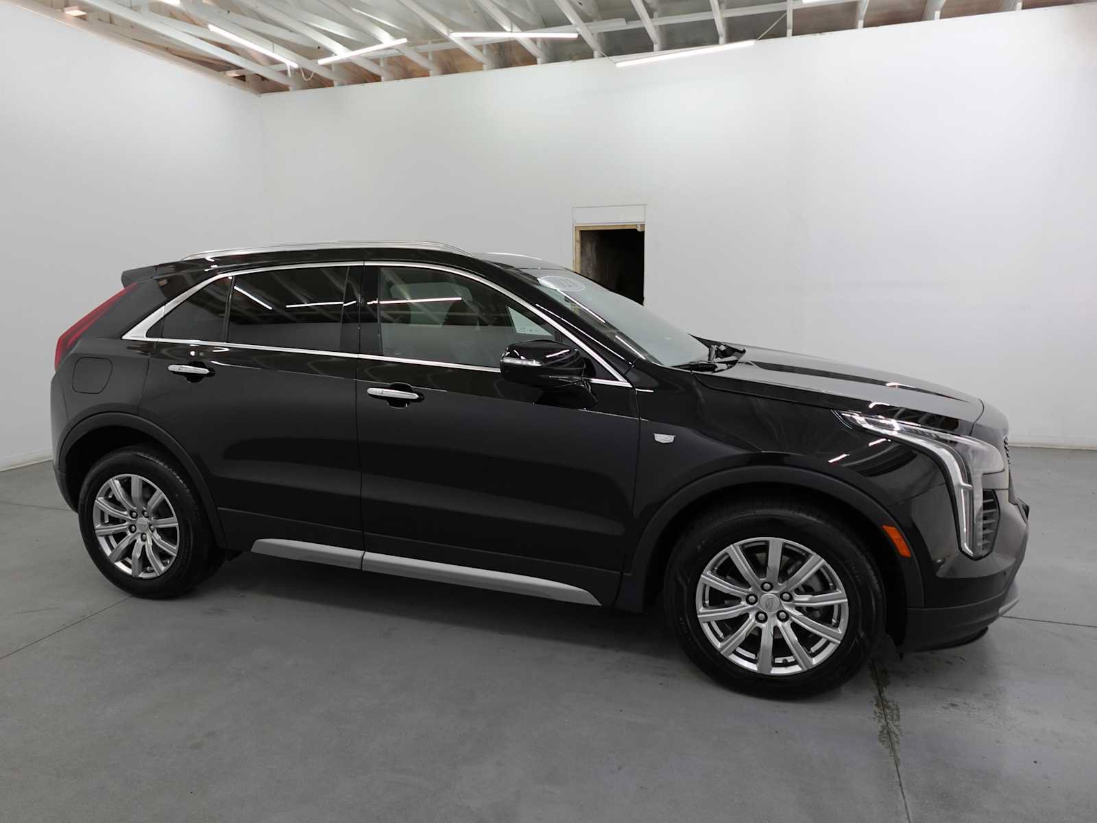 Used 2023 Cadillac XT4 Premium Luxury AWD/4WD image 4