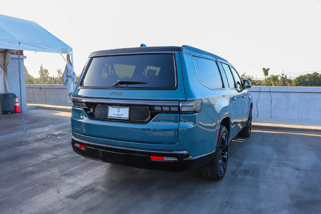 New 2026 Jeep Grand Wagoneer L Summit AWD/4WD image 9