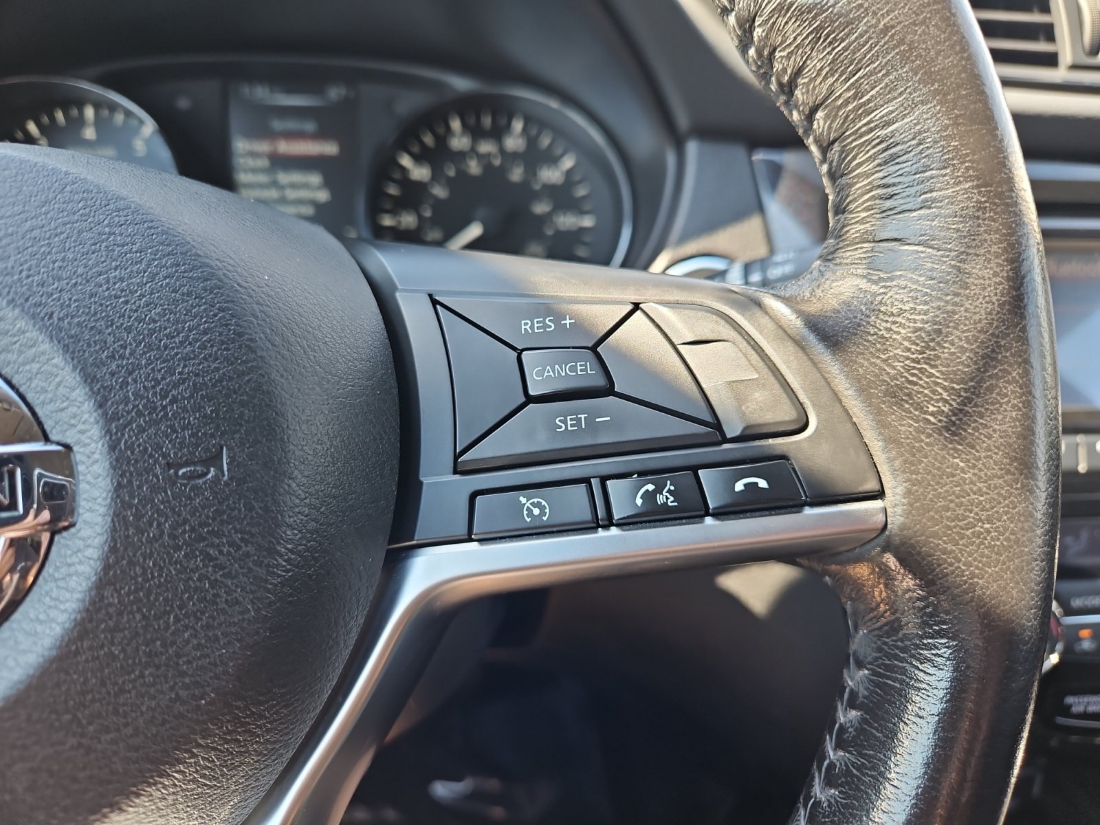 Used 2017 Nissan Rogue SV FWD image 23