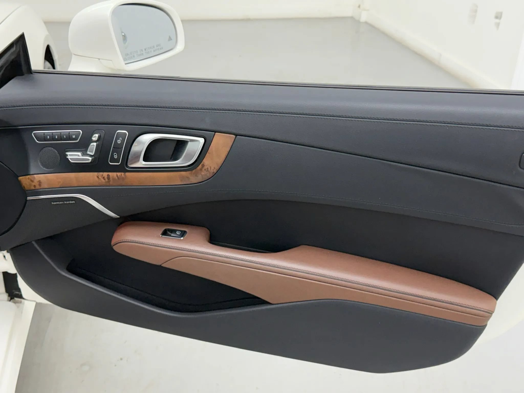 Used 2014 Mercedes-Benz SL 550 image 25