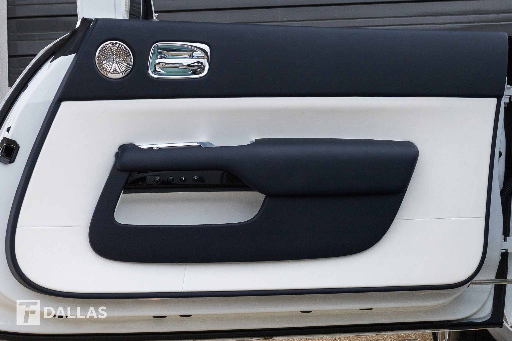 Used 2019 Rolls-Royce Dawn image 34