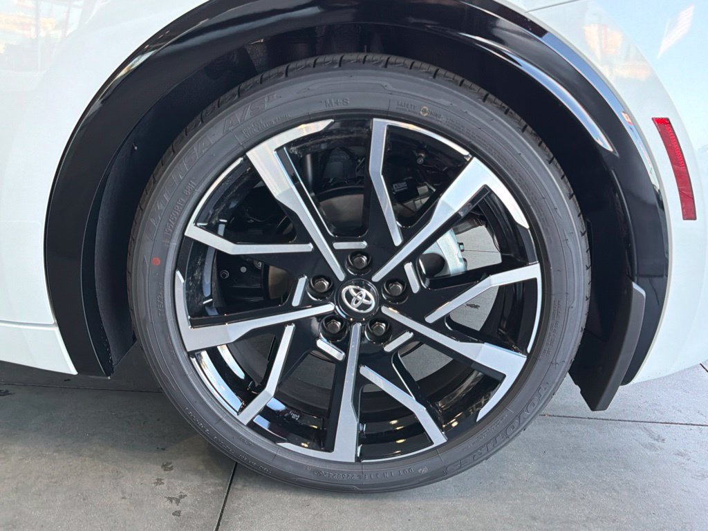 New 2027 Toyota Prius Plug-In Hybrid FWD image 15