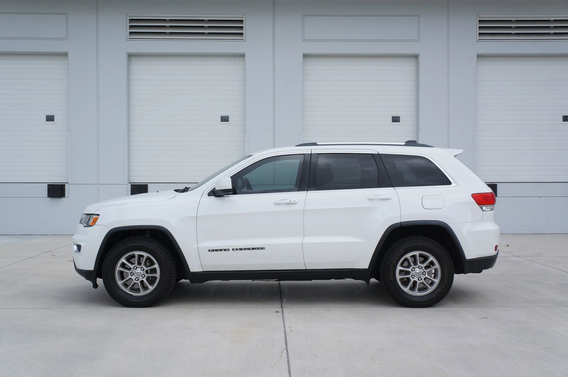 Used 2018 Jeep Grand Cherokee Laredo image 7