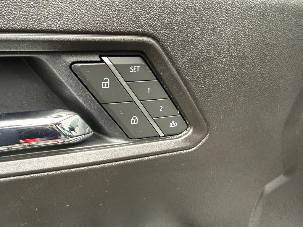 Used 2025 Chevrolet Colorado ZR2 w/ Technology Package image 18