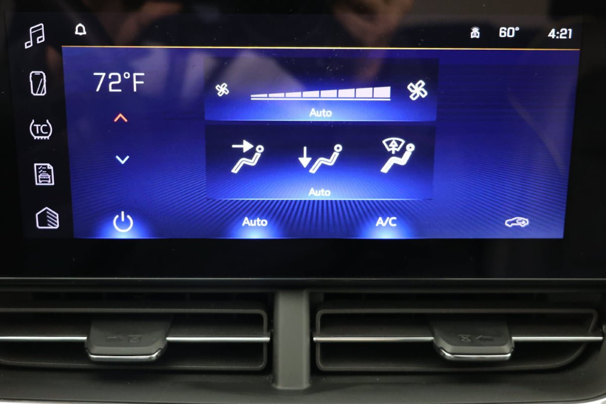 Used 2024 Chevrolet Trax ACTIV FWD image 33