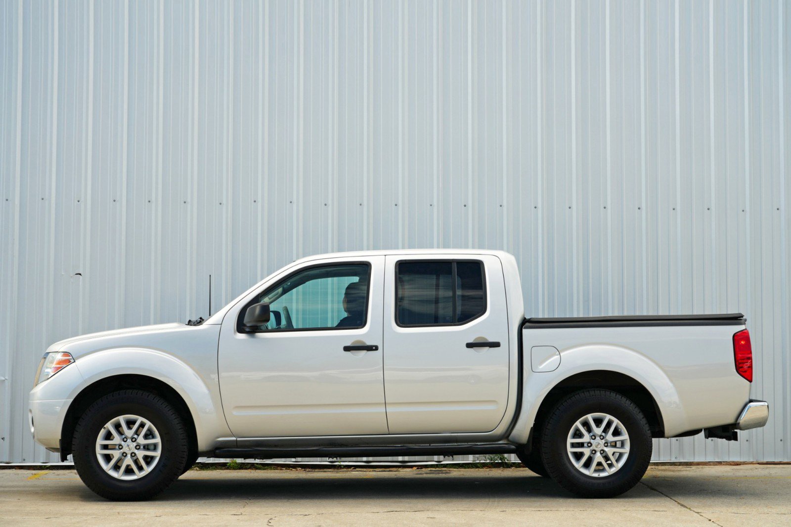 Used 2019 Nissan Frontier SV image 7