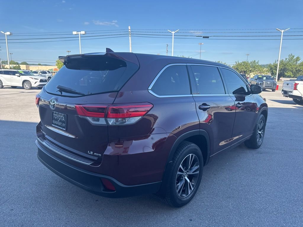 Used 2017 Toyota Highlander Plus AWD/4WD image 3