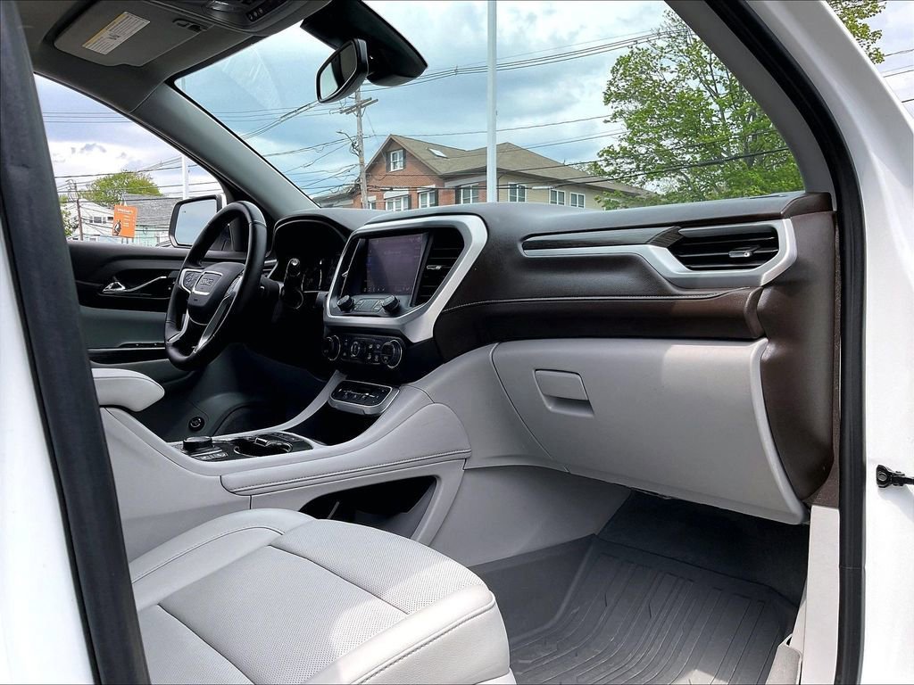 Used 2023 GMC Acadia SLT w/ Technology Package AWD/4WD image 14