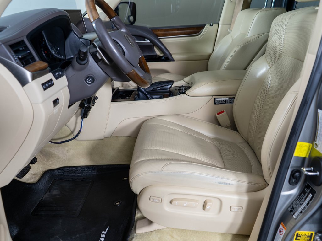 Used 2016 Lexus LX 570 4WD w/ Luxury Package image 10
