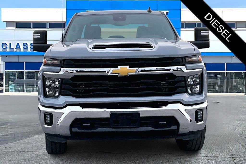 Used 2024 Chevrolet Silverado 2500 LT w/ Convenience Package image 2