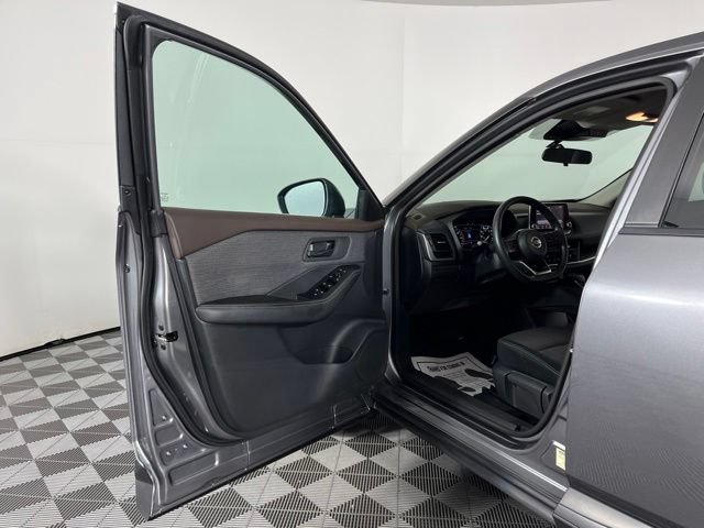 Used 2021 Nissan Rogue S FWD image 18