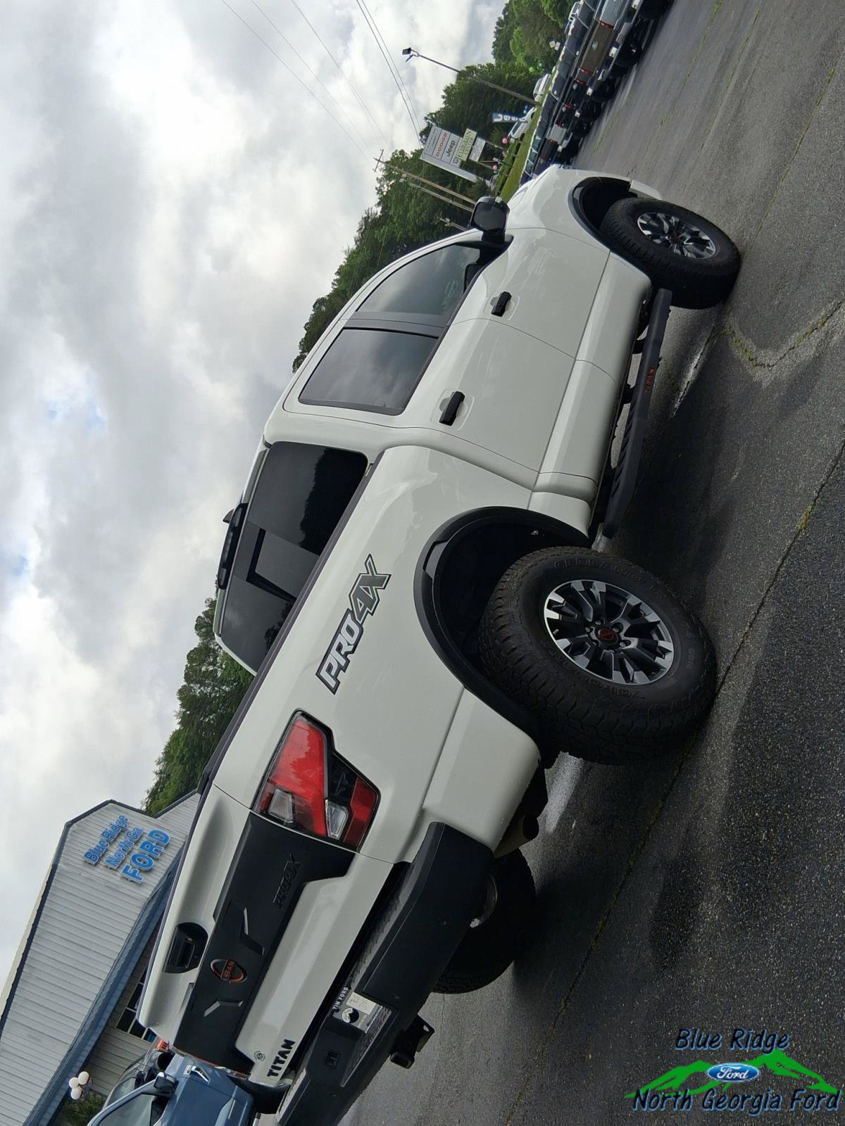 Used 2024 Nissan Titan PRO-4X w/ Pro-4x Convenience Package AWD/4WD image 29