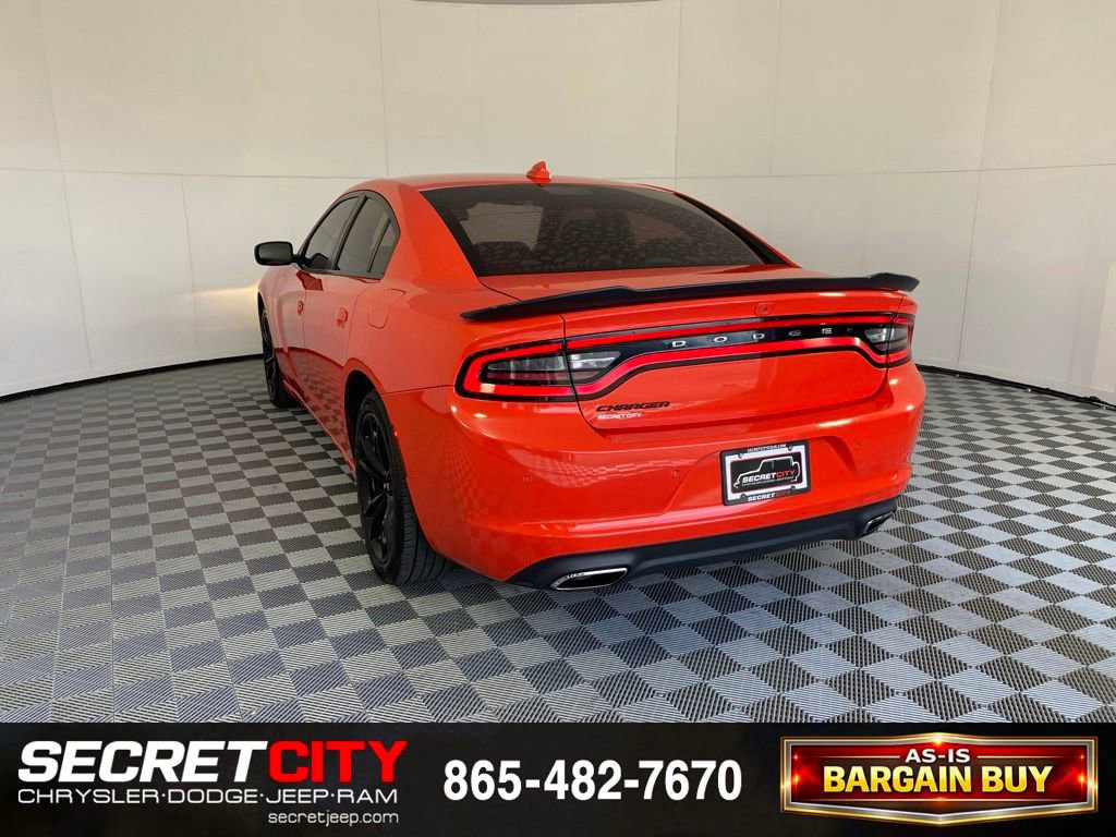Used 2018 Dodge Charger SXT Plus w/ Blacktop Package RWD image 5