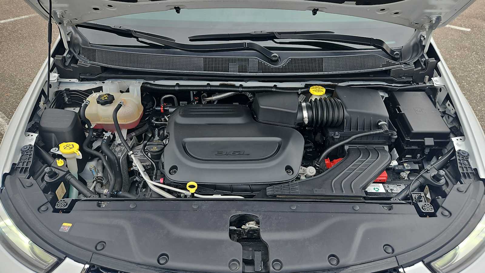 Used 2023 Chrysler Pacifica Touring-L FWD image 17