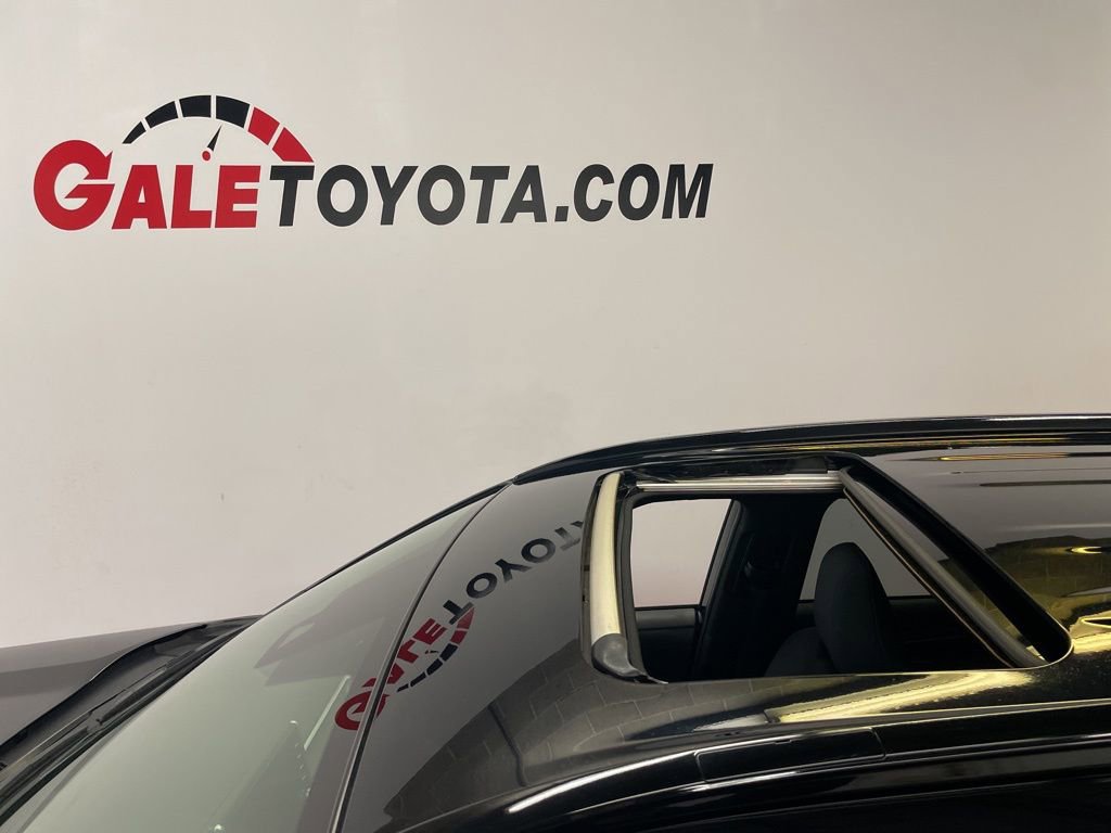 Used 2022 Toyota RAV4 SE w/ Convenience Package image 6