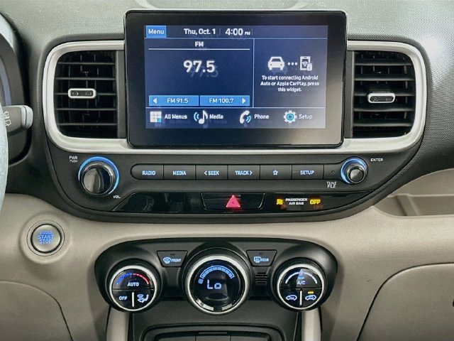 Used 2025 Hyundai Venue SEL FWD image 13
