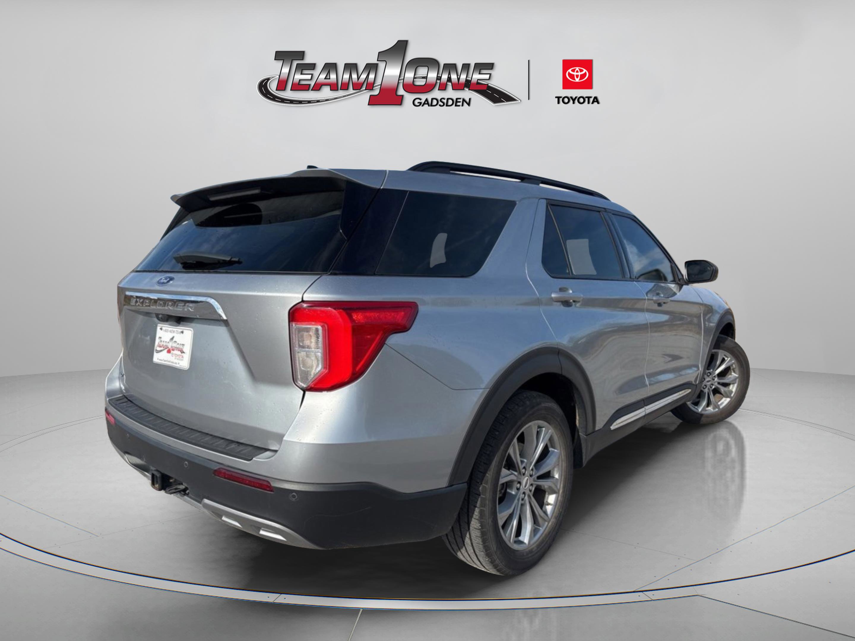 Used 2023 Ford Explorer XLT w/ Equipment Group 202A image 8