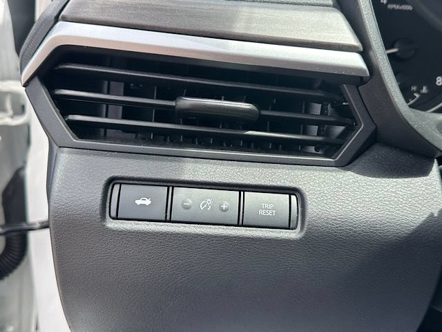 Used 2025 Nissan Altima 2.5 SV FWD image 21