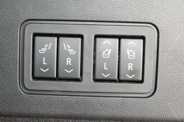 Used 2023 Cadillac XT6 Sport w/ LPO, Floor Liner Package AWD/4WD image 16