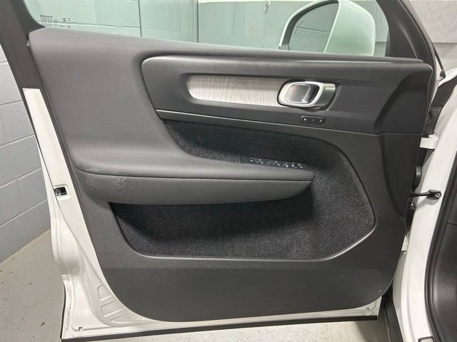 Used 2025 Volvo XC40 B5 Core AWD/4WD image 7